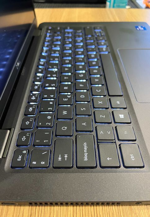 Dell Latitude 7420. Core I5-1145G7 - 1.1/4.4 GHz. 16/256 GB