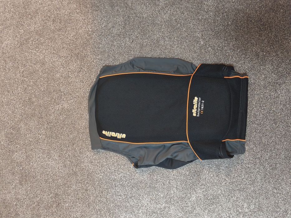 Protecție spate semi rigida