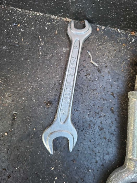 Trusa scule originala+carlig BMW X3 E83 DEZMEMBREZ BMW X3 E83