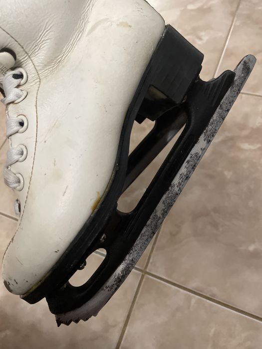 Продам детские фигурные коньки