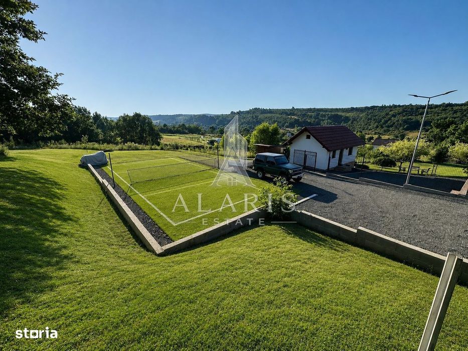 Domeniu privat, cu padure, cabana si teren de tenis, in Nadas