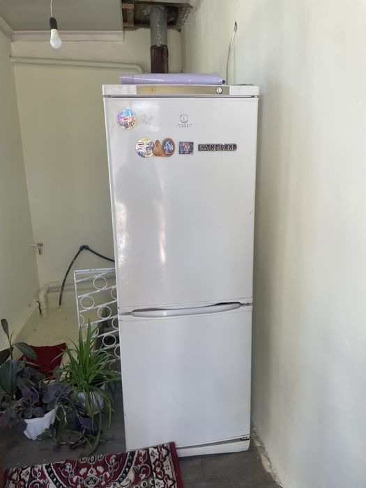 Холодильник INDESIT