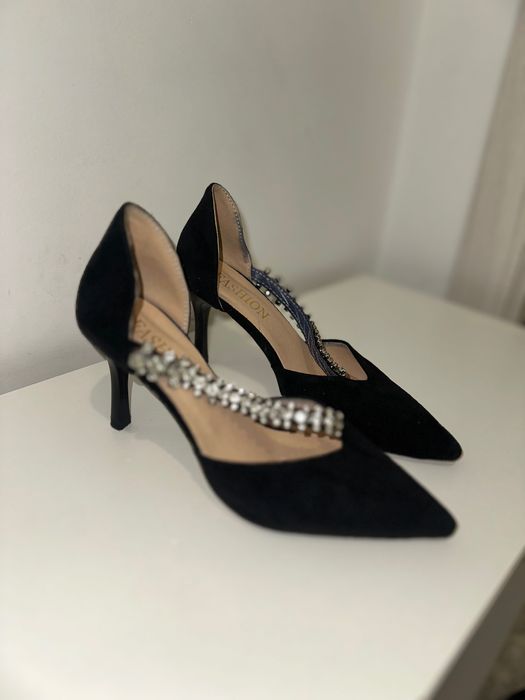 Туфли  черные размер 34