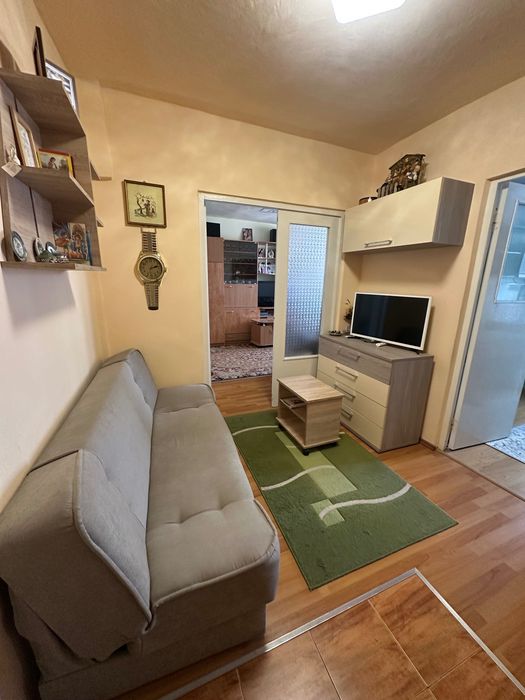 Vând apartament cu două camere în Aiud,Str.M.Viteazul Bl2sc.A etj.3,complet mobilat și cu loc de parcare.
