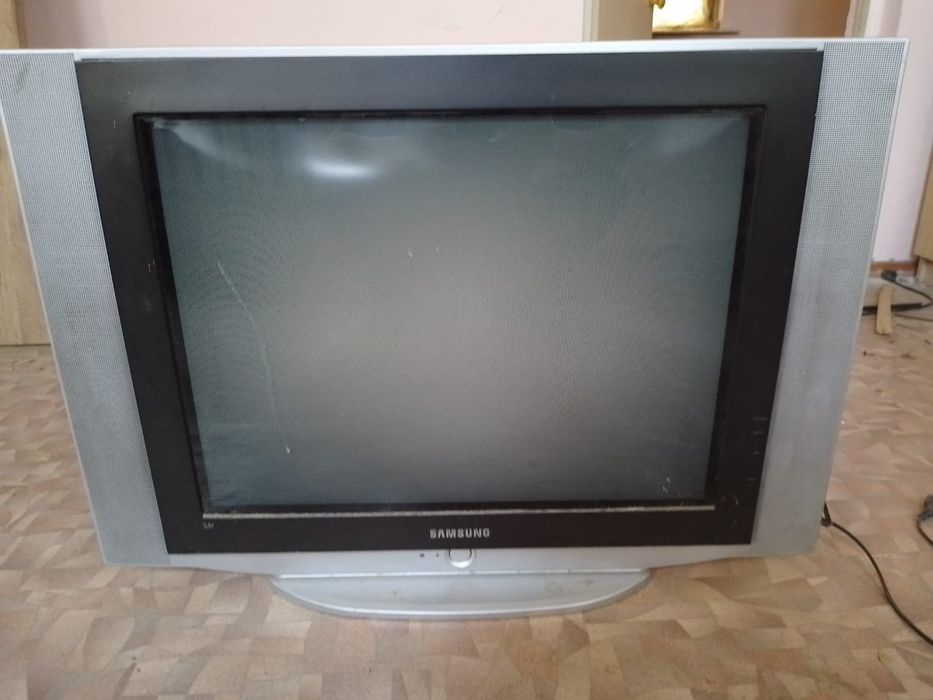 Телевизоры б/у три штуку