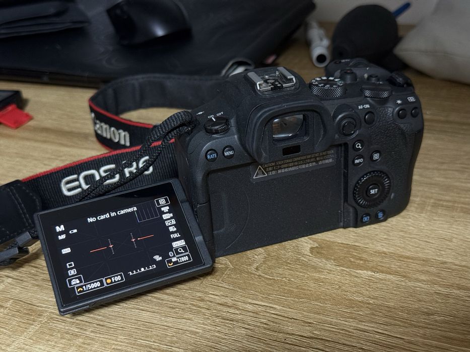 Canon EOS R6 body - 36k cadre - Stare impecabila - accesorii extra