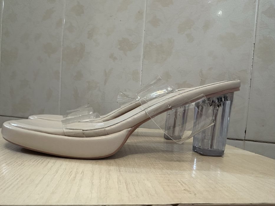 Новые босоножки бежевые
