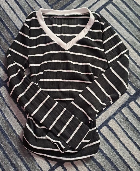 Bluza cu dungi ,noua.