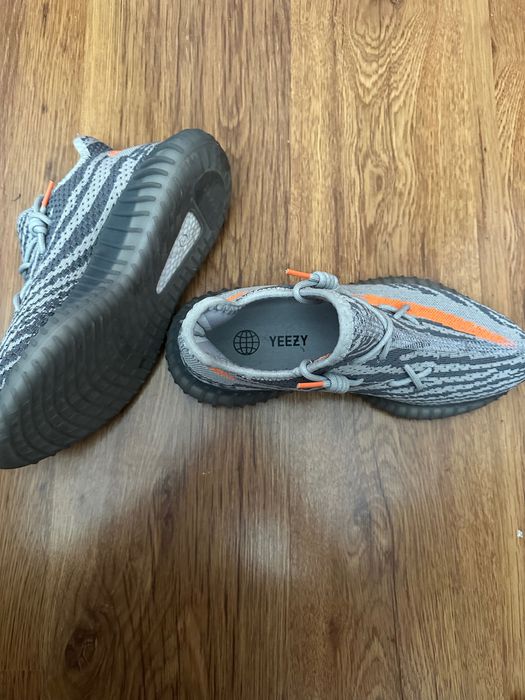 чисто нови adidas Yeezy 350 boots