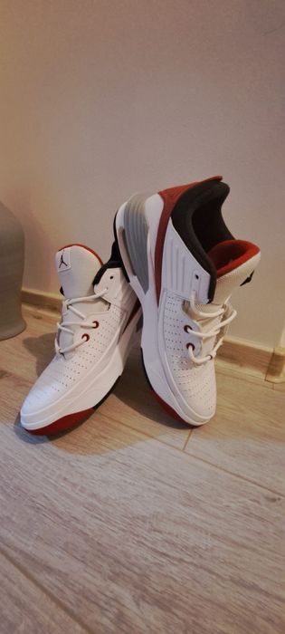 Vând 4 perechi de adidași