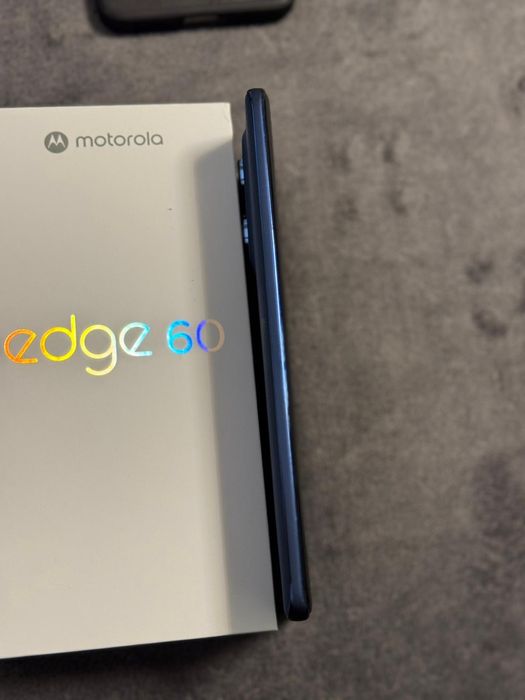 Vând Motorola Edge 60 512 GB 12 GB RAM