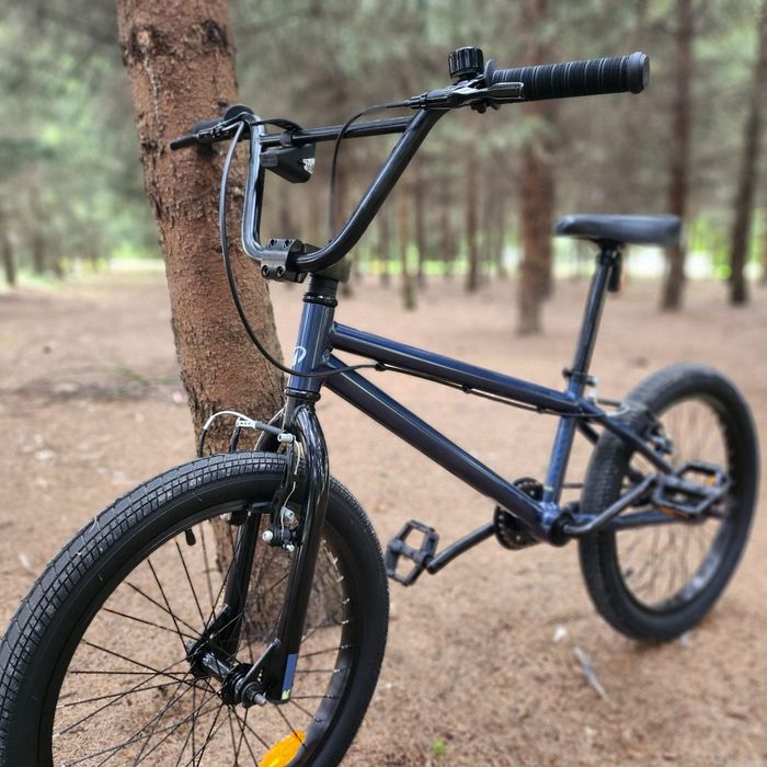 Bicicleta BMX aproape noua