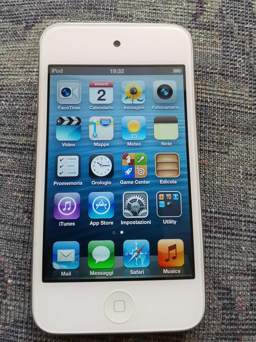 iPod  8GB touch 4rd Gen 20 ore acumulator  fuctional Apple model A1367