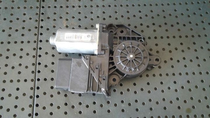 Motoras macara stanga spate vw golf 5 plus 5m1 521 5m0839401c 1k0959703k