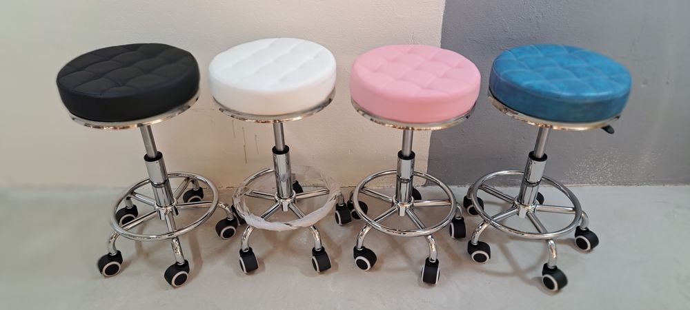 Стулья регулирующиеся на роликах. Цена от ... .