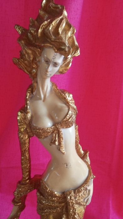 Статуэтка декоративная