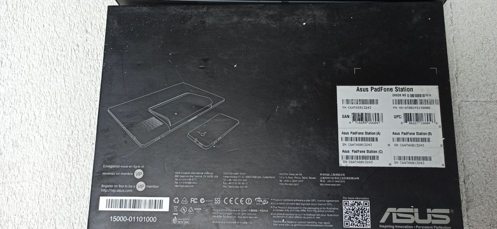 Asus Eee Pad Transformers TF101 și Padfone Station