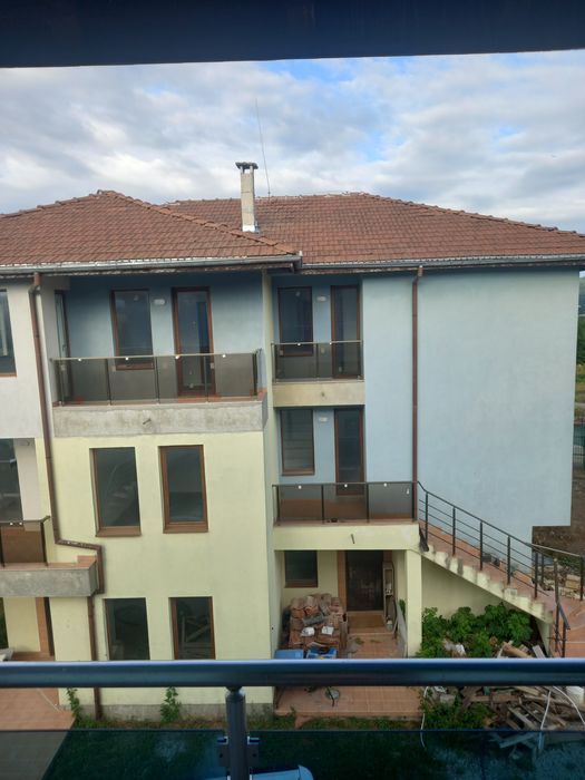 Къща  новопостроена в района наТрявна