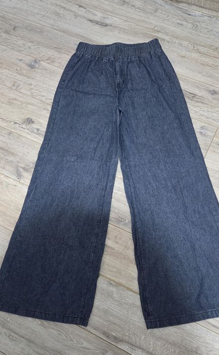 Pantaloni cu picior larg