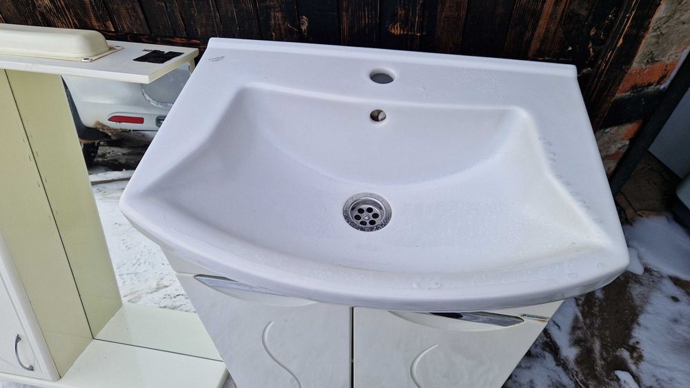 Продам раковину с тумбой