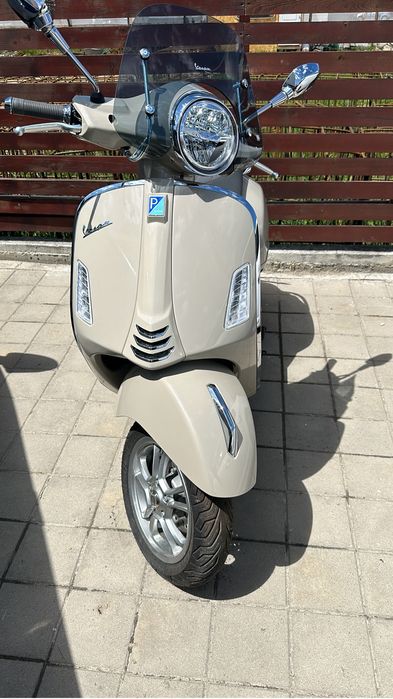 Vespa GTS 300 ABS/ASR – 2024 | Doar 1.800 km | Ca nouă