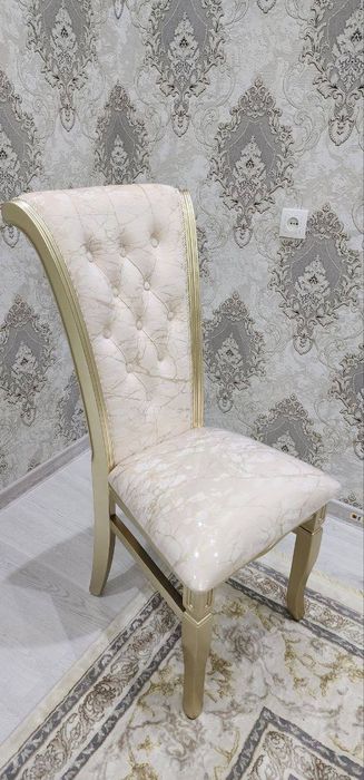 Stol stullar mehmonxonaga yongoqdan