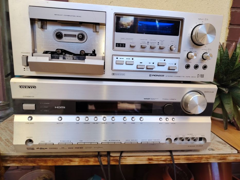 Casetofon deck și Amplificator tuner Onkyo