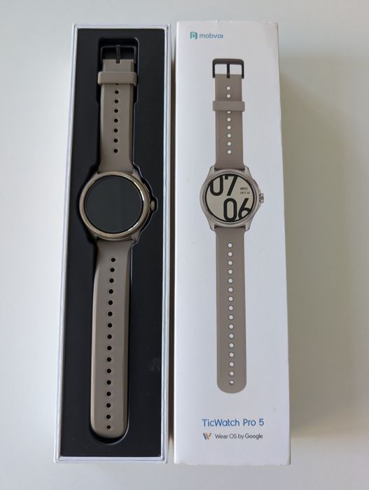 Smartwatch Ticwatch Pro 5 impecabil