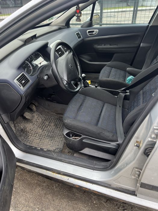 Vînd peugeot 1.6 Benzină