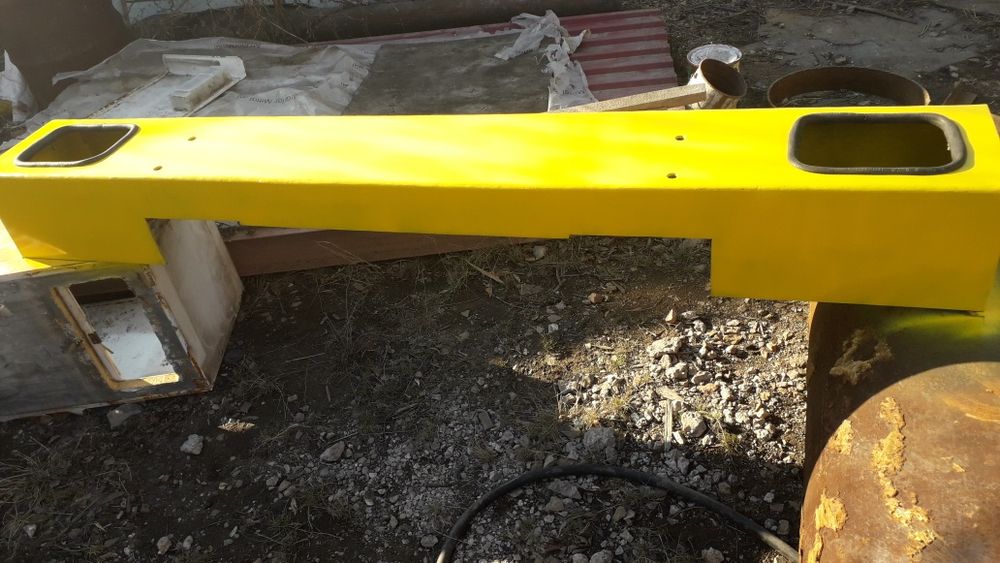 Продам бампер к 700