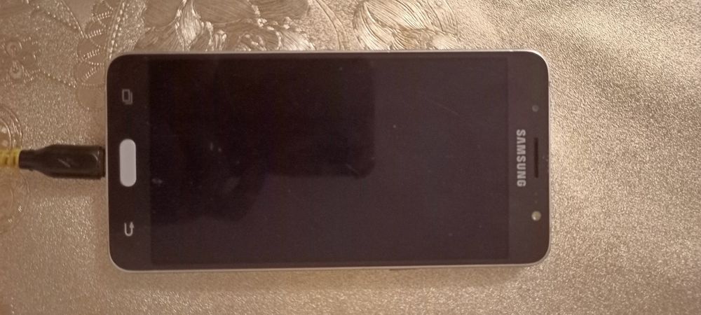 Смартфон Nokia ,  Huawei i6,  Samsung