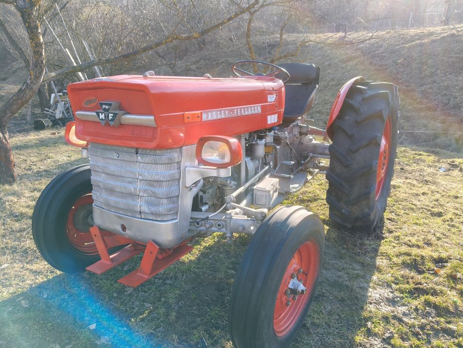 Tractor Massey Ferguson 50 cai Motor Perkins