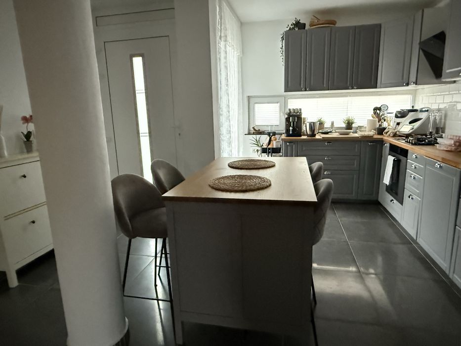 Insula ikea cu 4 acaune tapitate - 50% din pretul achizitiei