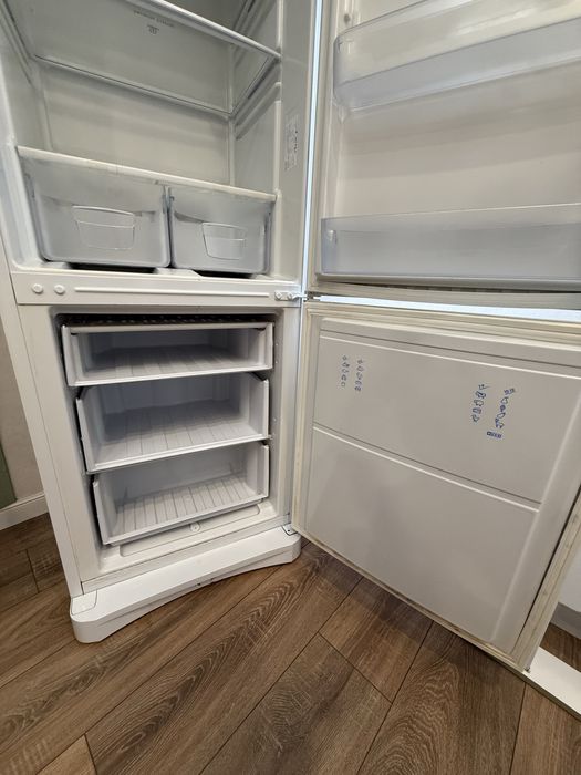 Холодильник indesit