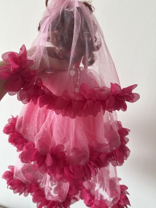 Продам куклу красивую