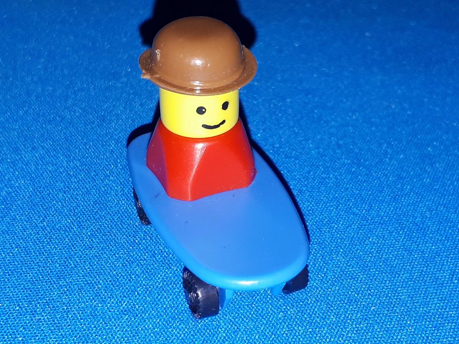 Стари играчки от шоколадови яйца Киндер Kinder различни цени