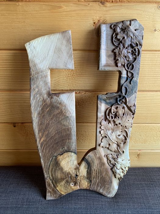 Дърворезба на стилизиран кръст