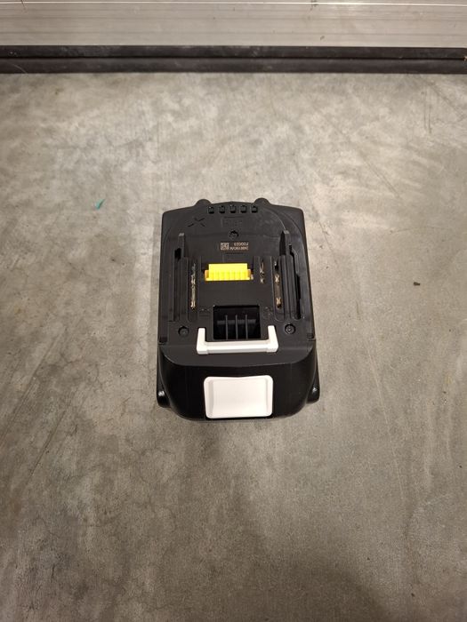 Makita , baterie noua originala 5Ah 18V