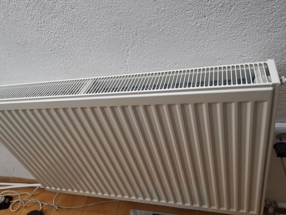 Радиатори  5 броя кранчета към тях и тръби