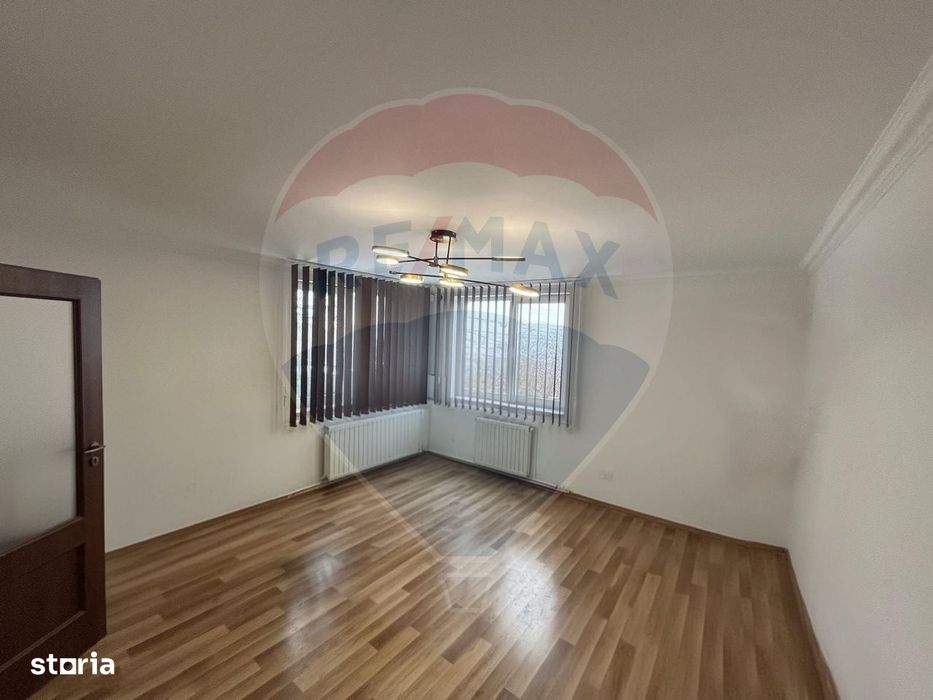 Casă / Vilă cu 4 camere de închiriat în zona Andrei Muresanu