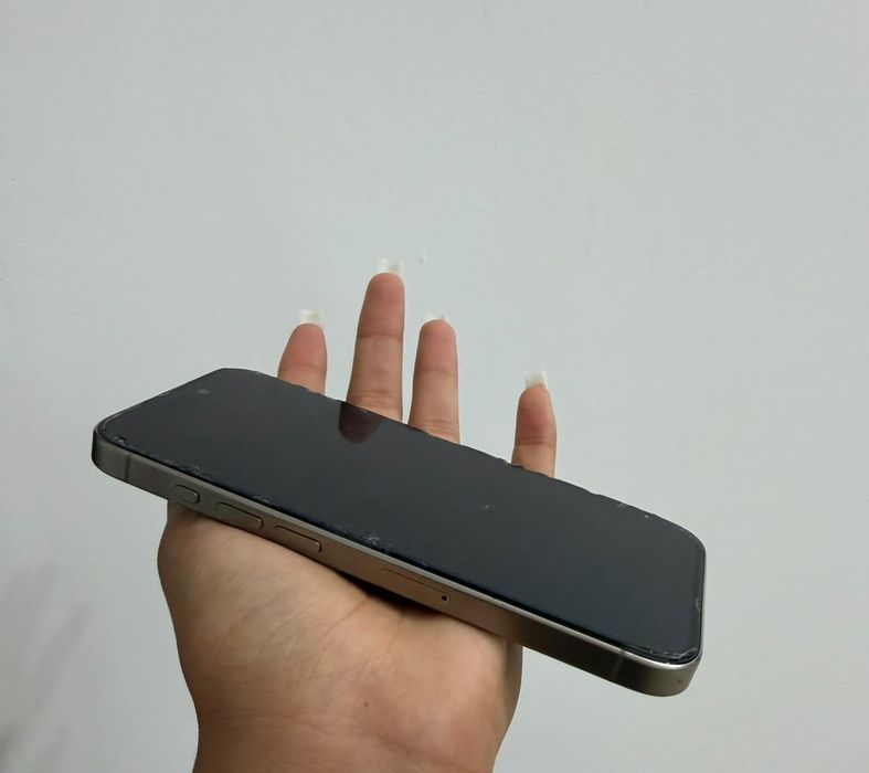 iPhone15 pro в хорошем состоянии
