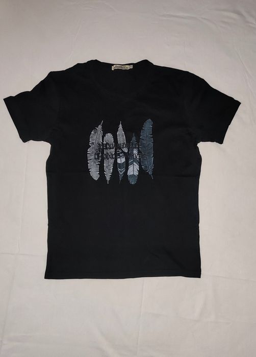 Черная футболка с принтом