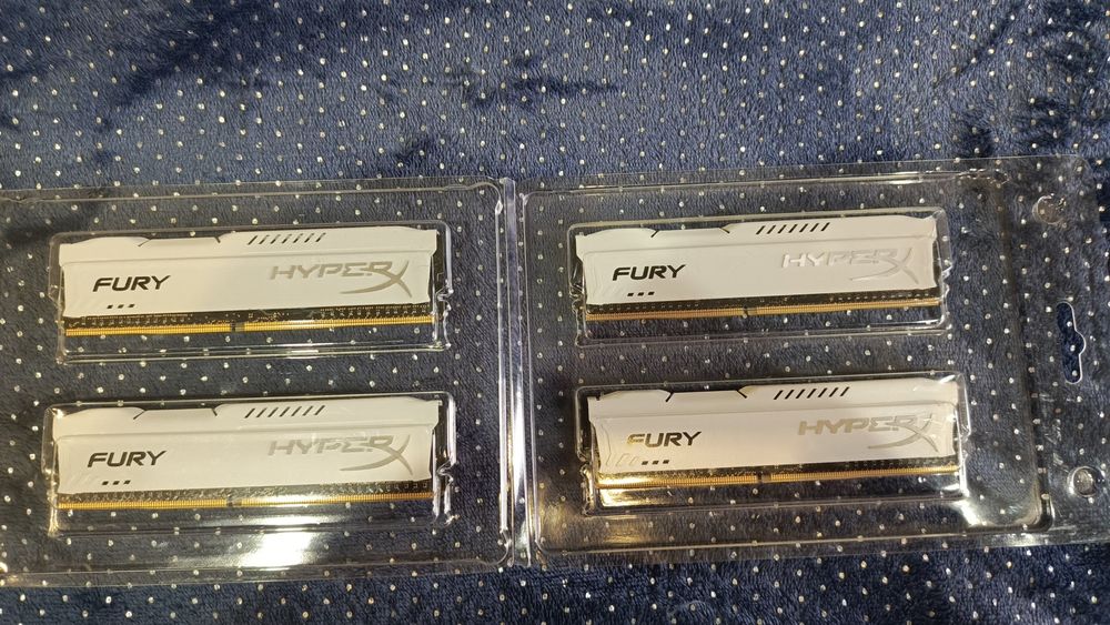 DDR4 16Gb  Kingston HyperX Fury White 4x4gb