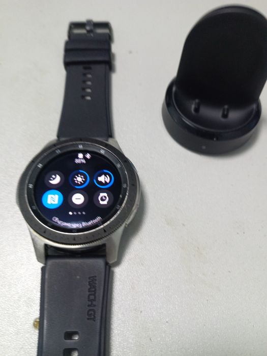 Продавам Samsung Galaxy watch SM-R800
