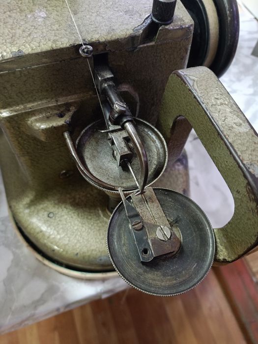 Продам срочно  скорняжную машину б/у