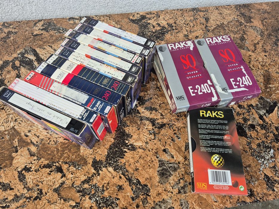 Vând Lot 16 casete video VHS  originale 240minute Raks colectie filme