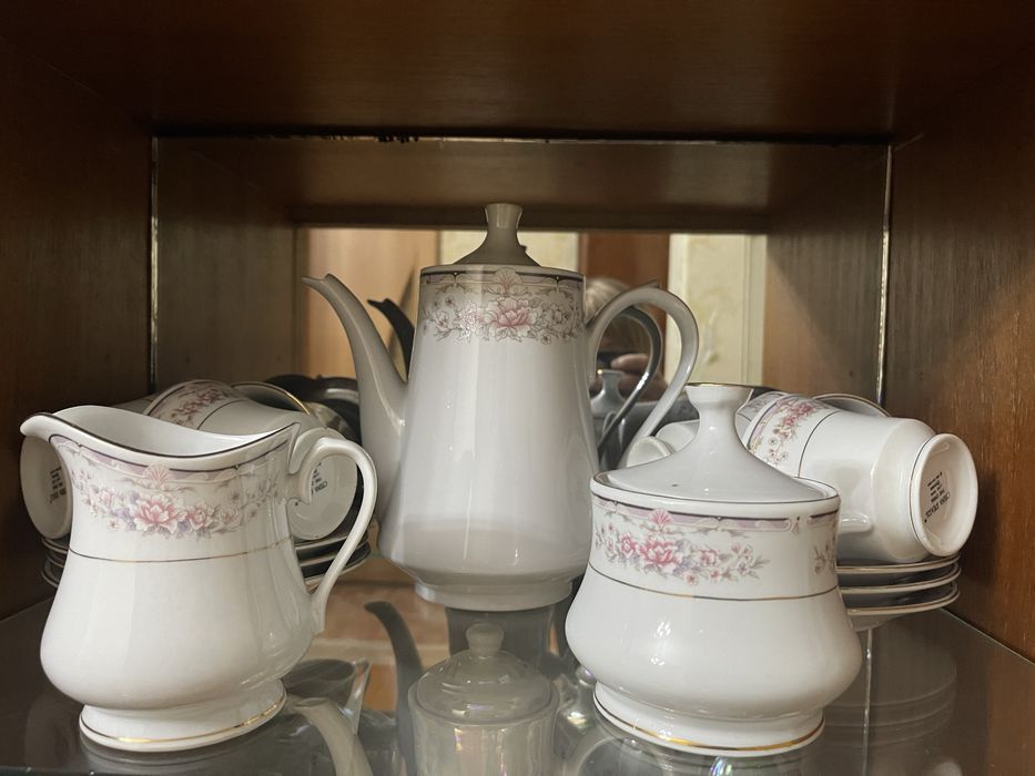 Продам 2 сервиза