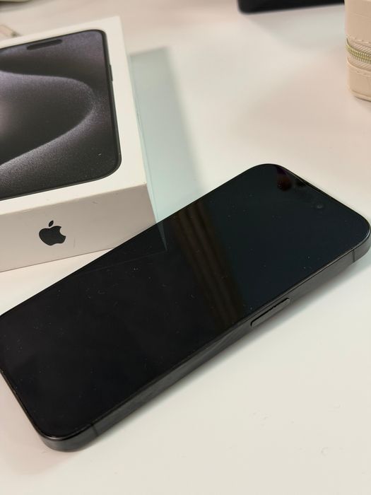 Vand Iphone 15 pro negru