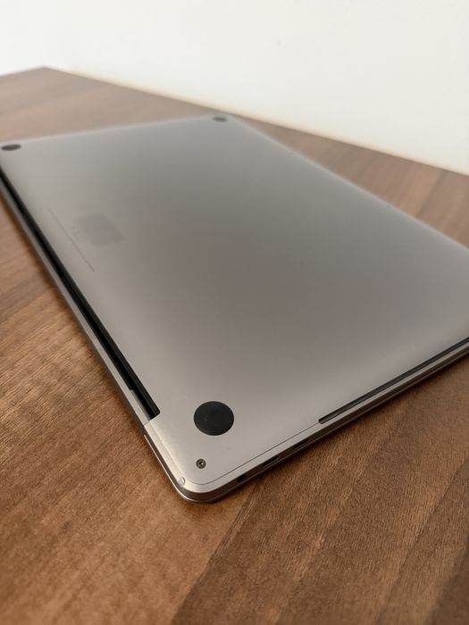MacBook Pro 15.4” 2018 – i7, 32GB RAM, Radeon 4GB