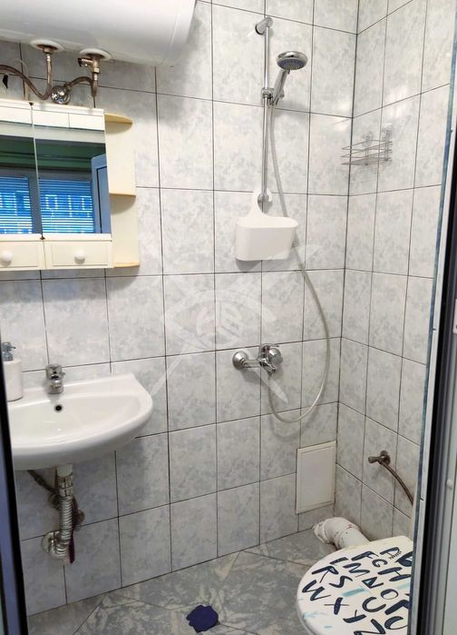 Дава се под наем Едностаен апартамент в Варна, Център - 25 кв.м за 114.75 € - Снимка #3